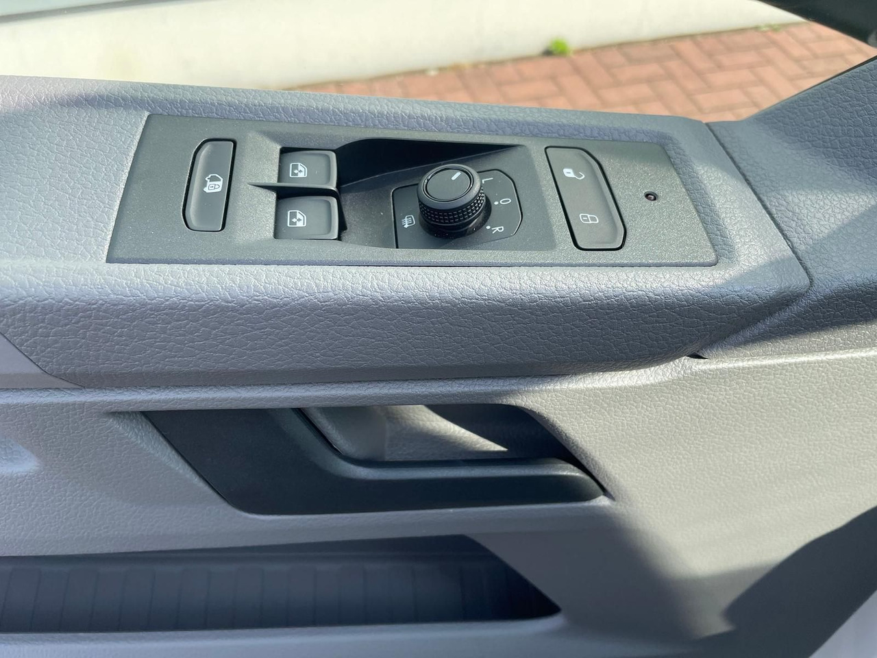 Furgão, Carrinha cabine dupla Volkswagen T6.1 Transporter MIXTO LR 2.0 TDI KLIMA PDC: foto 33 Furgão, Carrinha cabine dupla Volkswagen T6.1 Transporter MIXTO LR 2.0 TDI KLIMA PDC: foto 33