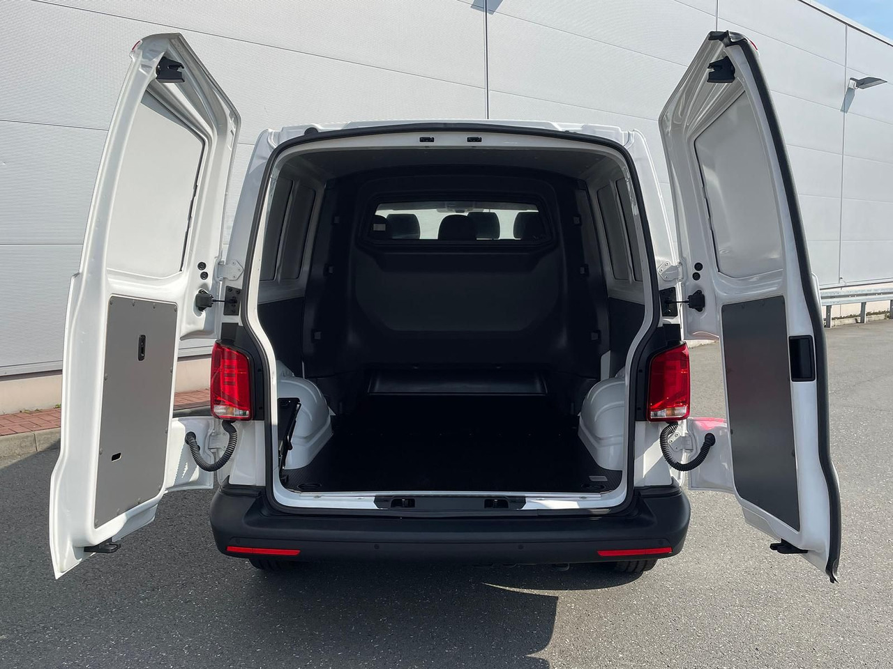 Furgão, Carrinha cabine dupla Volkswagen T6.1 Transporter MIXTO LR 2.0 TDI KLIMA PDC: foto 29 Furgão, Carrinha cabine dupla Volkswagen T6.1 Transporter MIXTO LR 2.0 TDI KLIMA PDC: foto 29