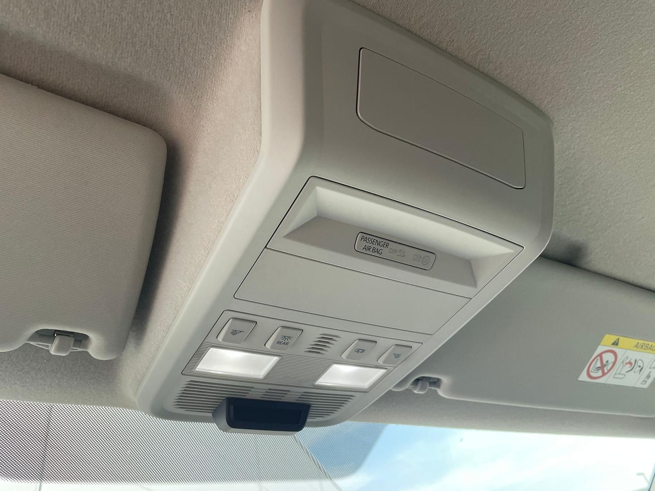 Furgão, Carrinha cabine dupla Volkswagen T6.1 Transporter MIXTO LR 2.0 TDI KLIMA PDC: foto 17 Furgão, Carrinha cabine dupla Volkswagen T6.1 Transporter MIXTO LR 2.0 TDI KLIMA PDC: foto 17