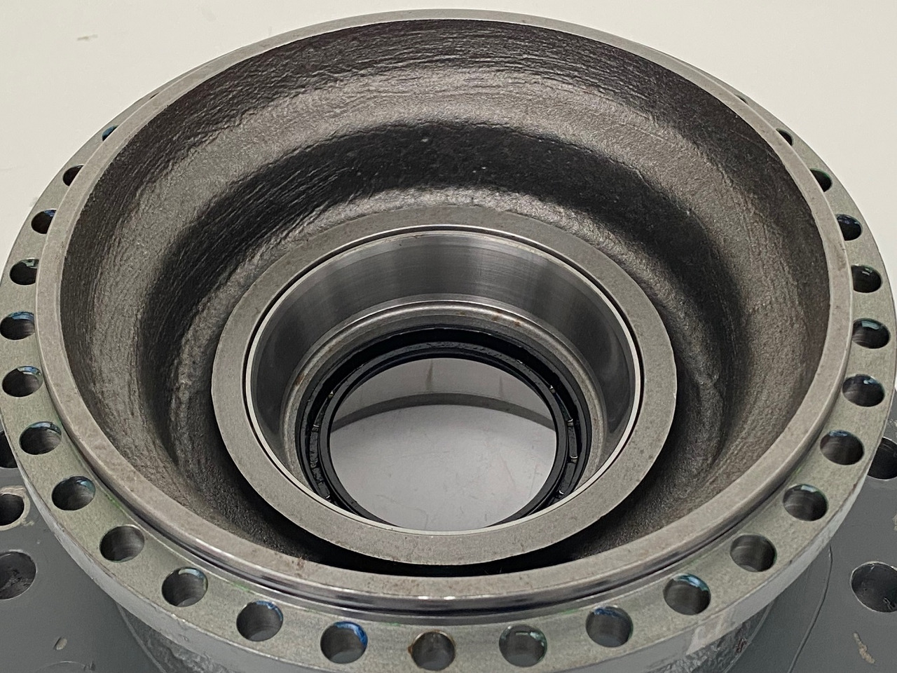 Motor de giro por Escavadora de rastos Liebherr Abtriebswellengehäuse ID-Nr.90015650 and Kegelrollenlager ID-Nr.761008503.: foto 8 Motor de giro por Escavadora de rastos Liebherr Abtriebswellengehäuse ID-Nr.90015650 and Kegelrollenlager ID-Nr.761008503.: foto 8