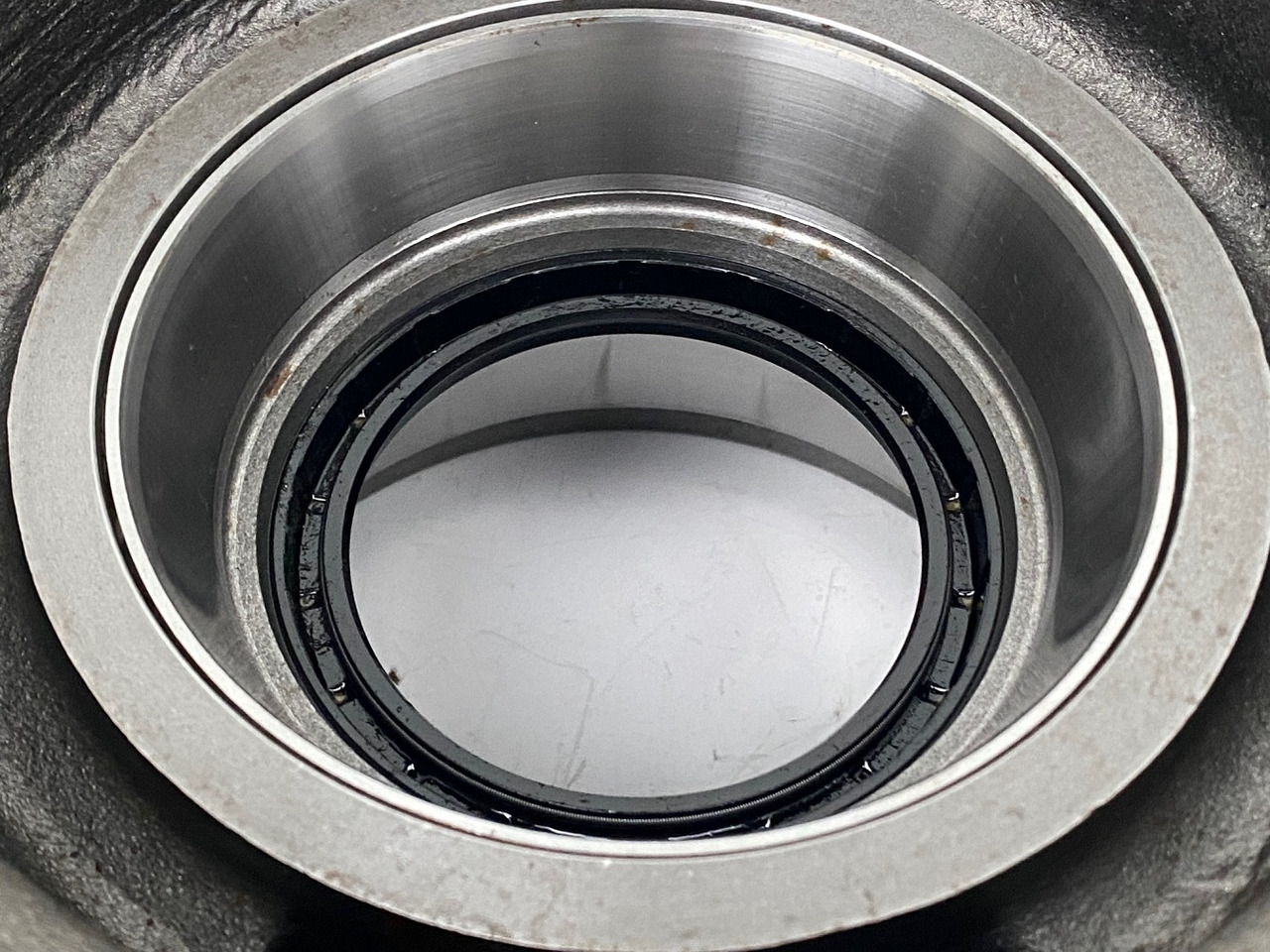 Motor de giro por Escavadora de rastos Liebherr Abtriebswellengehäuse ID-Nr.90015650 and Kegelrollenlager ID-Nr.761008503.: foto 9 Motor de giro por Escavadora de rastos Liebherr Abtriebswellengehäuse ID-Nr.90015650 and Kegelrollenlager ID-Nr.761008503.: foto 9