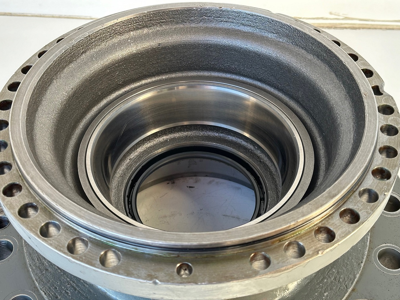 Motor de giro por Máquina de construção Liebherr Abtriebswellengehäuse ID-Nr.90208566 inkl. beiden Kegelrollenlager ID-Nr.10030908 - ID-Nr.761001903. LH40, LH50, R926, R928, R930. #90208566.137239#: foto 7 Motor de giro por Máquina de construção Liebherr Abtriebswellengehäuse ID-Nr.90208566 inkl. beiden Kegelrollenlager ID-Nr.10030908 - ID-Nr.761001903. LH40, LH50, R926, R928, R930. #90208566.137239#: foto 7