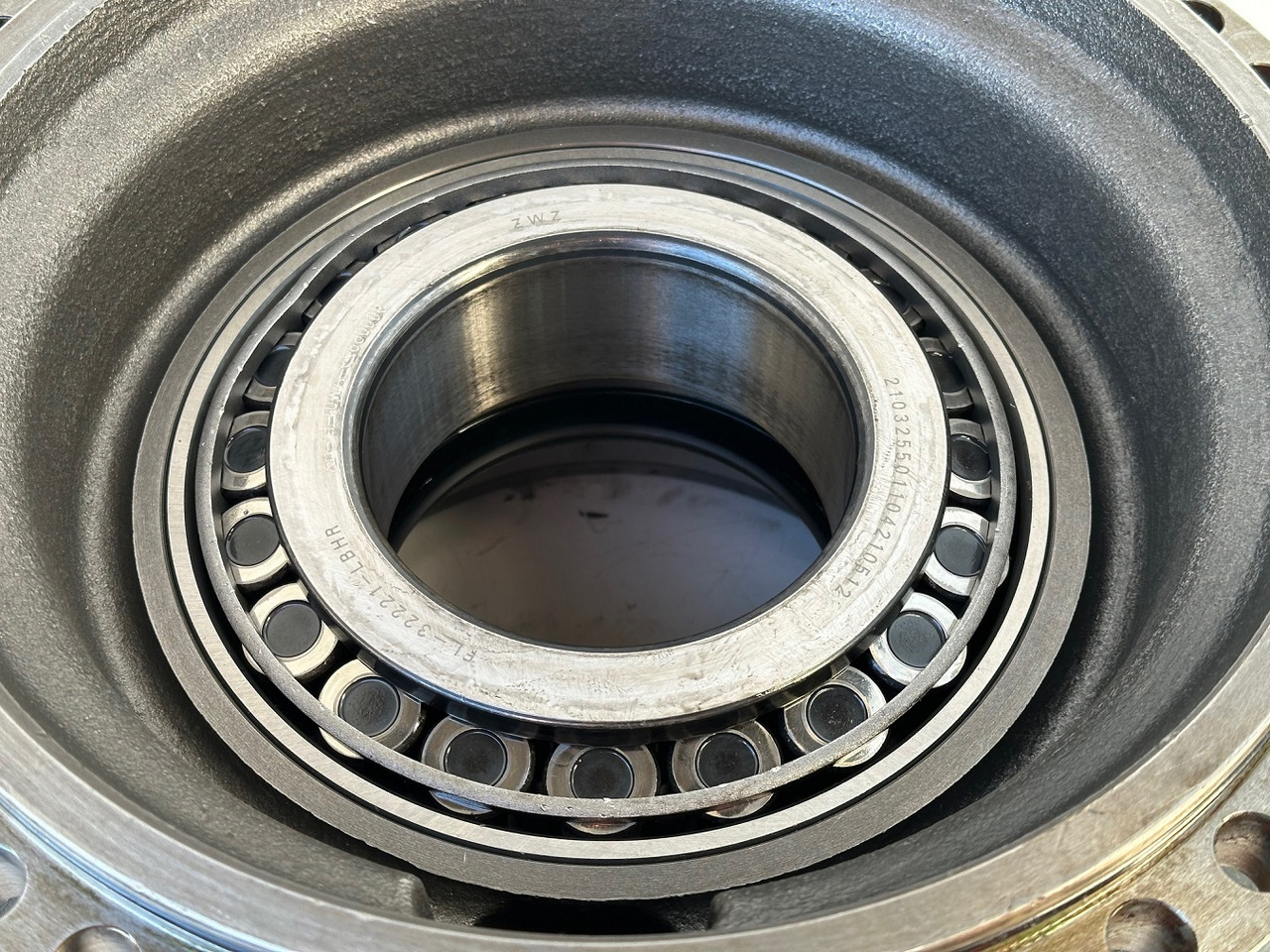 Motor de giro por Máquina de construção Liebherr Abtriebswellengehäuse ID-Nr.90208566 inkl. beiden Kegelrollenlager ID-Nr.10030908 - ID-Nr.761001903. LH40, LH50, R926, R928, R930. #90208566.137239#: foto 9 Motor de giro por Máquina de construção Liebherr Abtriebswellengehäuse ID-Nr.90208566 inkl. beiden Kegelrollenlager ID-Nr.10030908 - ID-Nr.761001903. LH40, LH50, R926, R928, R930. #90208566.137239#: foto 9