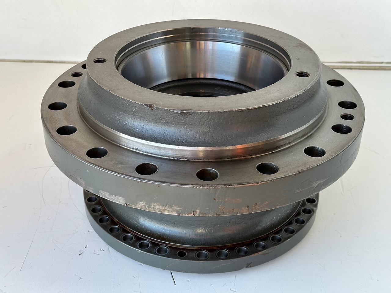 Motor de giro por Máquina de construção Liebherr Abtriebswellengehäuse ID-Nr.90208566 inkl. beiden Kegelrollenlager ID-Nr.10030908 - ID-Nr.761001903. LH40, LH50, R926, R928, R930. #90208566.137239#: foto 6 Motor de giro por Máquina de construção Liebherr Abtriebswellengehäuse ID-Nr.90208566 inkl. beiden Kegelrollenlager ID-Nr.10030908 - ID-Nr.761001903. LH40, LH50, R926, R928, R930. #90208566.137239#: foto 6