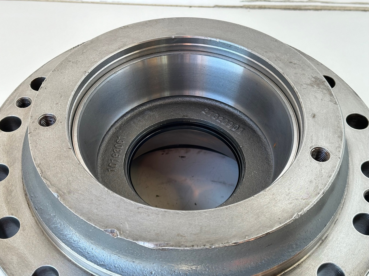 Motor de giro por Máquina de construção Liebherr Abtriebswellengehäuse ID-Nr.90208566 inkl. beiden Kegelrollenlager ID-Nr.10030908 - ID-Nr.761001903. LH40, LH50, R926, R928, R930. #90208566.137239#: foto 10 Motor de giro por Máquina de construção Liebherr Abtriebswellengehäuse ID-Nr.90208566 inkl. beiden Kegelrollenlager ID-Nr.10030908 - ID-Nr.761001903. LH40, LH50, R926, R928, R930. #90208566.137239#: foto 10