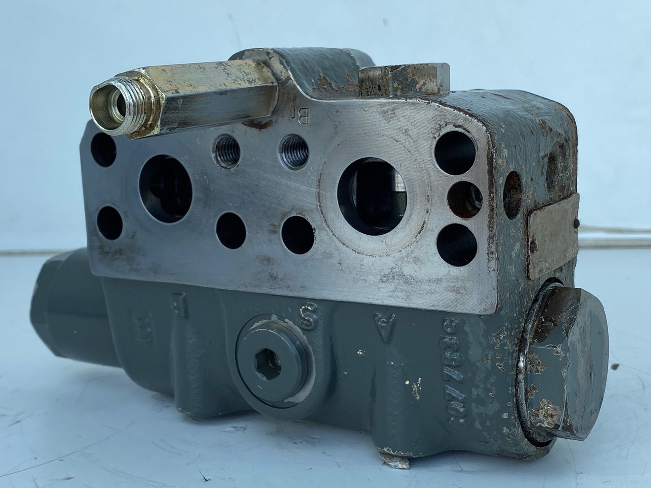 Liebherr Bremsventil ID-Nr.10471957. LOS914, LOS924, R902, R904, R912, R914, R922, R924, R924 COMP, R924 COMPA. #STM20.05## - Comando final por Escavadora de rastos: foto 5 Liebherr Bremsventil ID-Nr.10471957. LOS914, LOS924, R902, R904, R912, R914, R922, R924, R924 COMP, R924 COMPA. #STM20.05## - Comando final por Escavadora de rastos: foto 5