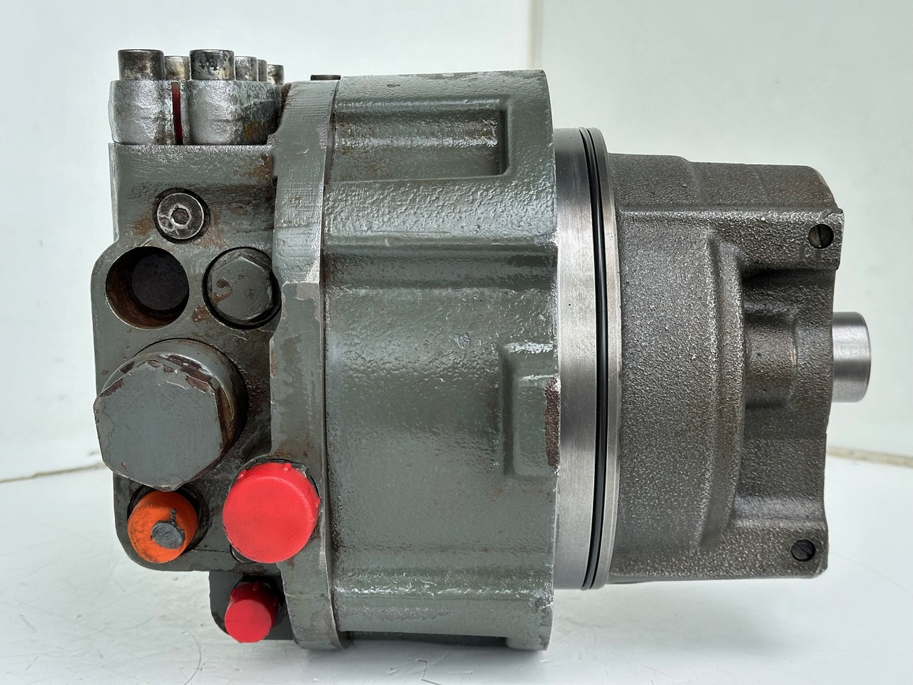 Liebherr Hydraulikeinbaumotor CMVE O 108. ID-Nr.10118562 - ID-Nr.10132610 - ID-Nr.10129048. LOS1916, LOS916, LOS926, R906, R916, R918, R920, R922, R924, R926COMP, R926, R936. #28313# - Motor hidráulico por Máquina de construção: foto 3 Liebherr Hydraulikeinbaumotor CMVE O 108. ID-Nr.10118562 - ID-Nr.10132610 - ID-Nr.10129048. LOS1916, LOS916, LOS926, R906, R916, R918, R920, R922, R924, R926COMP, R926, R936. #28313# - Motor hidráulico por Máquina de construção: foto 3