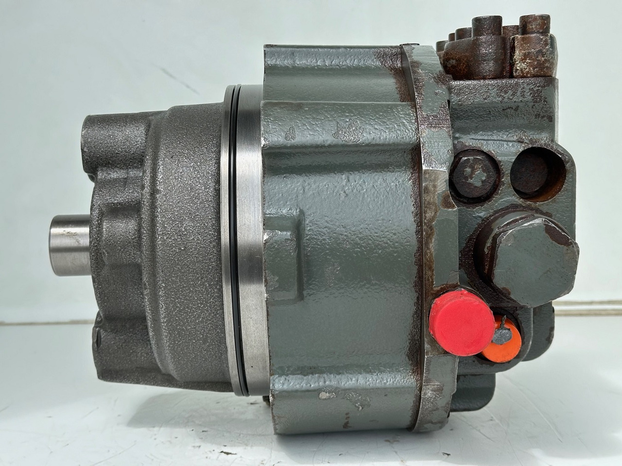 Liebherr Hydraulikeinbaumotor CMVE O 108. ID-Nr.10118562 - ID-Nr.10132610 - ID-Nr.10129048. LOS1916, LOS916, LOS926, R906, R916, R918, R920, R922, R924, R926COMP, R926, R936. #28314# - Motor hidráulico por Máquina de construção: foto 4 Liebherr Hydraulikeinbaumotor CMVE O 108. ID-Nr.10118562 - ID-Nr.10132610 - ID-Nr.10129048. LOS1916, LOS916, LOS926, R906, R916, R918, R920, R922, R924, R926COMP, R926, R936. #28314# - Motor hidráulico por Máquina de construção: foto 4