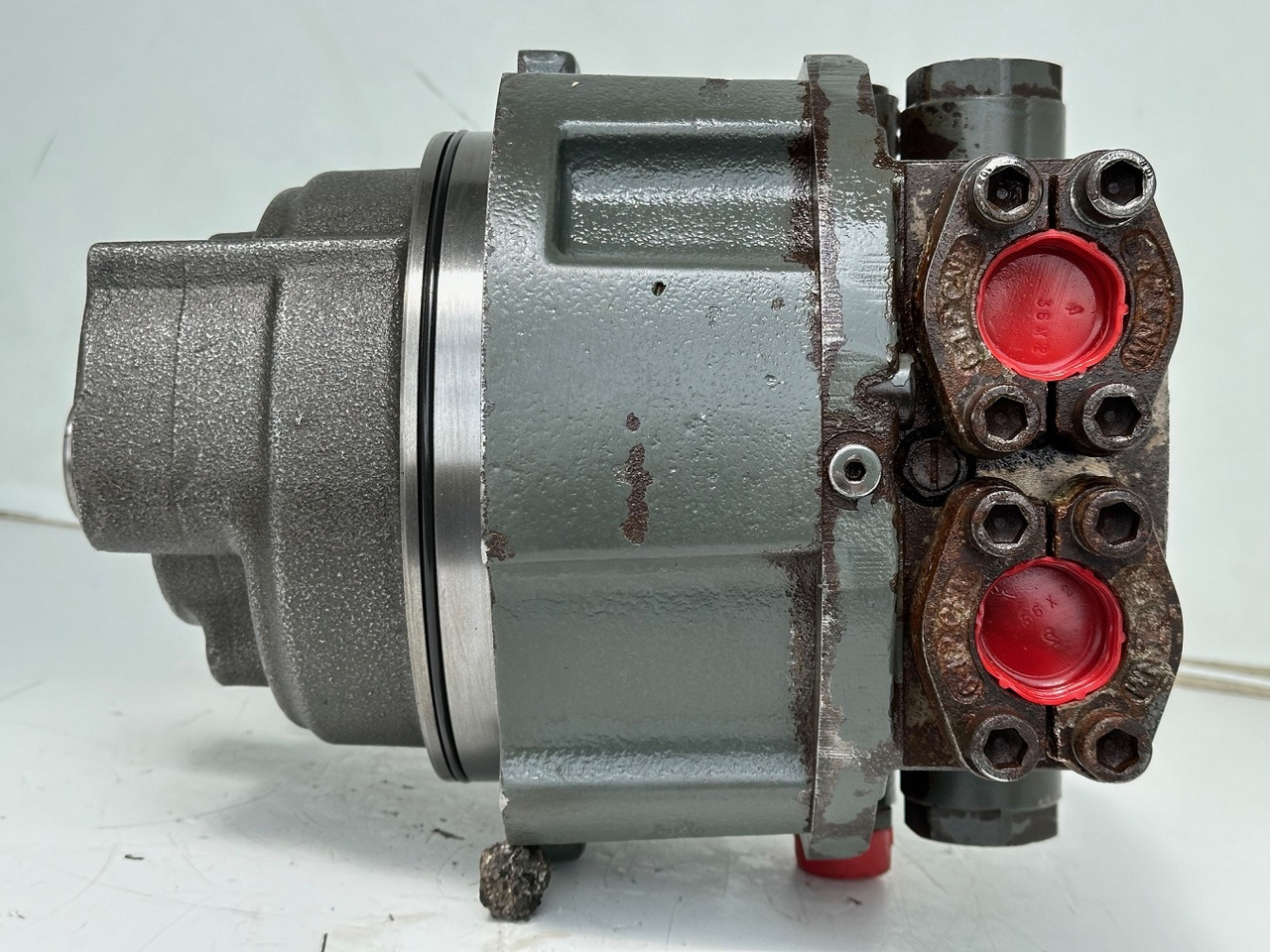 Liebherr Hydraulikeinbaumotor CMVE O 108. ID-Nr.10118562 - ID-Nr.10132610 - ID-Nr.10129048. LOS1916, LOS916, LOS926, R906, R916, R918, R920, R922, R924, R926COMP, R926, R936. #28314# - Motor hidráulico por Máquina de construção: foto 5 Liebherr Hydraulikeinbaumotor CMVE O 108. ID-Nr.10118562 - ID-Nr.10132610 - ID-Nr.10129048. LOS1916, LOS916, LOS926, R906, R916, R918, R920, R922, R924, R926COMP, R926, R936. #28314# - Motor hidráulico por Máquina de construção: foto 5