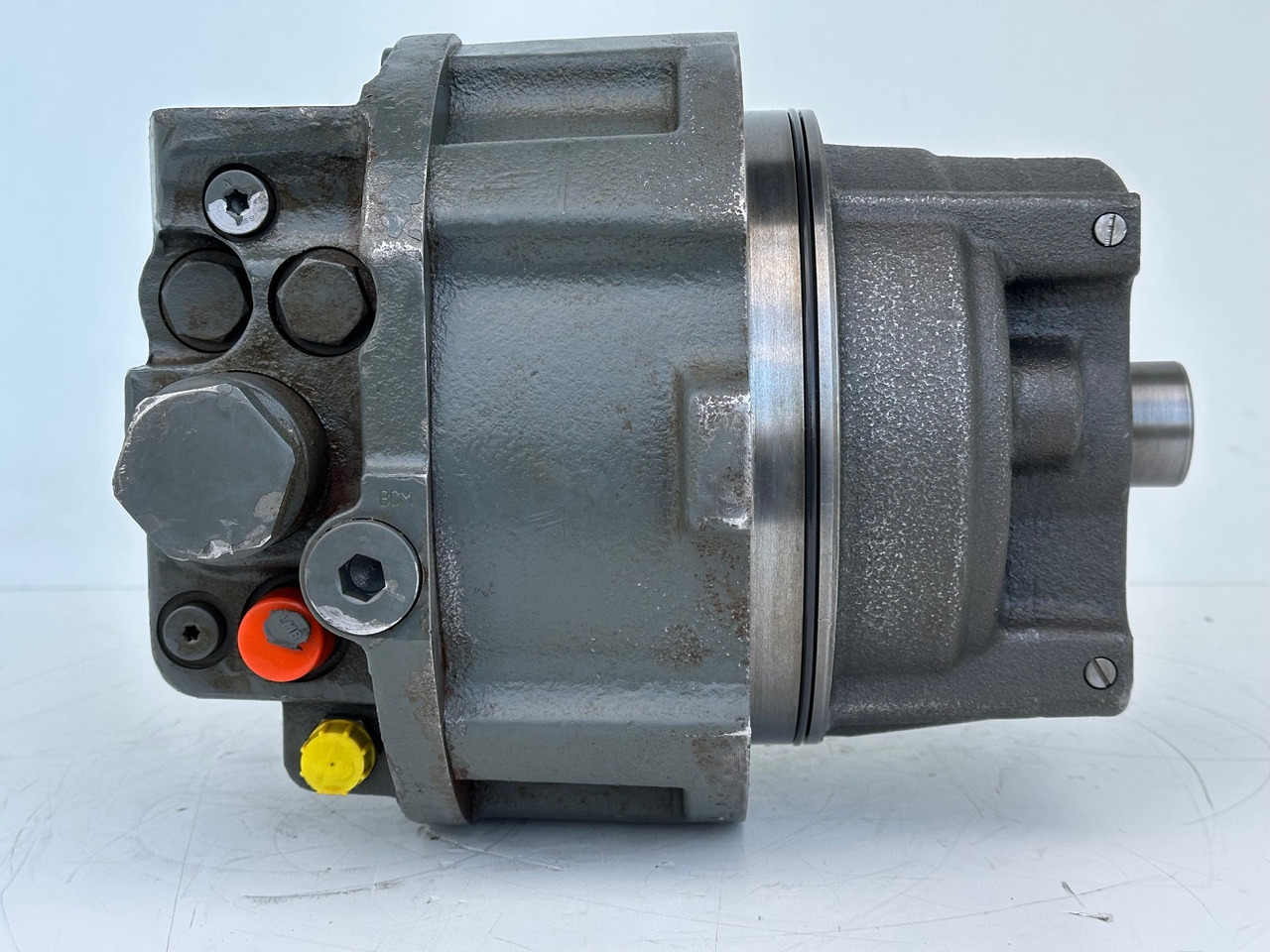 Liebherr Hydraulikeinbaumotor Typ:LH46VE 108. ID-Nr.11428178 . LOS926-1715,R926-1715,R928-1715,R930-1716,R934-1550,R936K-LC,R936K-NLC,R936K-SLC,R938. #11428178.0717# - Comando final por Máquina de construção: foto 4 Liebherr Hydraulikeinbaumotor Typ:LH46VE 108. ID-Nr.11428178 . LOS926-1715,R926-1715,R928-1715,R930-1716,R934-1550,R936K-LC,R936K-NLC,R936K-SLC,R938. #11428178.0717# - Comando final por Máquina de construção: foto 4