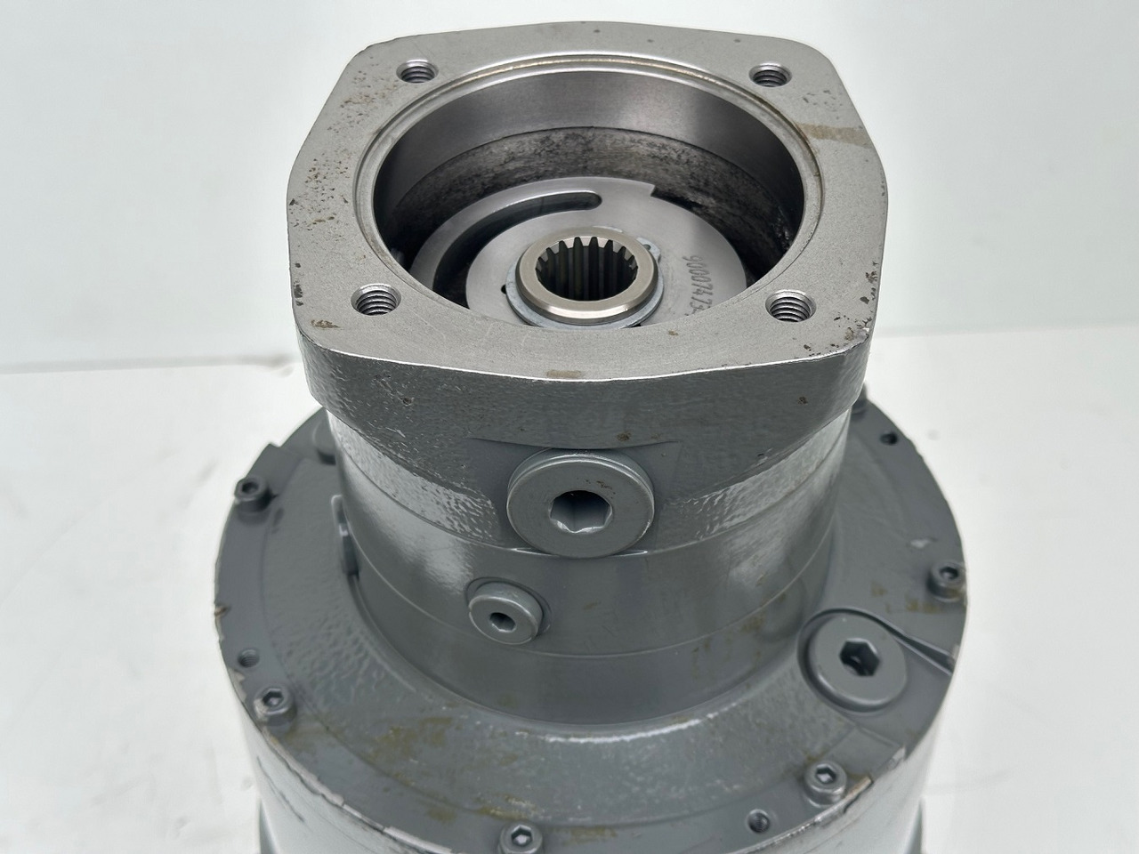 Liebherr Liebherr Drehwerkantrieb Typ:DAT200/1455 mit ID-Nr.13763178 - ID-Nr.13777972. #13763178.545-01216# - Motor de giro por Guindaste sobre esteiras: foto 4 Liebherr Liebherr Drehwerkantrieb Typ:DAT200/1455 mit ID-Nr.13763178 - ID-Nr.13777972. #13763178.545-01216# - Motor de giro por Guindaste sobre esteiras: foto 4