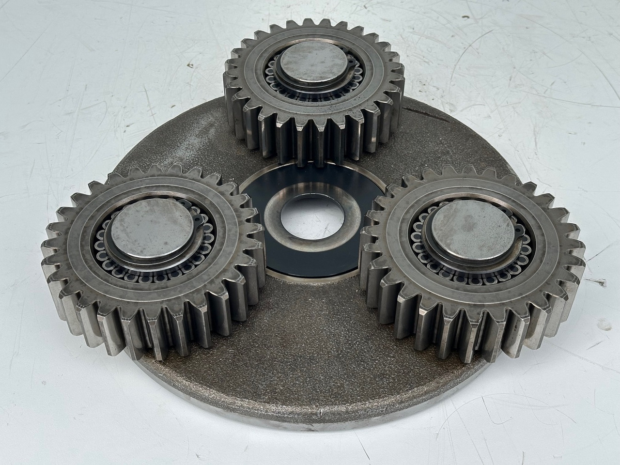 Liebherr Planetenträger ID-Nr.90024938 mit Planetenräder ID-Nr.90024939. FAT400P112 -FAT400P130 - FAT400P139. LO1936,LOS926,R926,R928,R930,R934,R936,R940,R944,R946,R950 T. #H1.6569.90024939# - Comando final por Escavadora de rastos: foto 1 Liebherr Planetenträger ID-Nr.90024938 mit Planetenräder ID-Nr.90024939. FAT400P112 -FAT400P130 - FAT400P139. LO1936,LOS926,R926,R928,R930,R934,R936,R940,R944,R946,R950 T. #H1.6569.90024939# - Comando final por Escavadora de rastos: foto 1