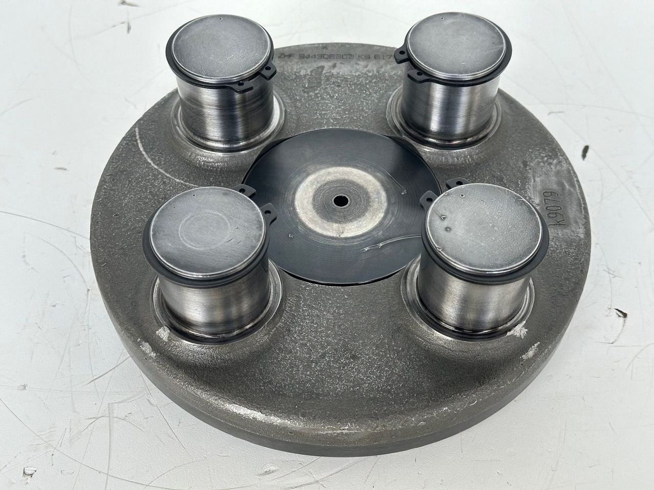 Liebherr Planetenträger ID-Nr.944306303 - ID-Nr.9443063. A924, A934, LH30, LH35, R906, R916, R922, R924, R926, R932, R934, R944. #k9079# - Caixa de velocidade por Máquina de construção: foto 1 Liebherr Planetenträger ID-Nr.944306303 - ID-Nr.9443063. A924, A934, LH30, LH35, R906, R916, R922, R924, R926, R932, R934, R944. #k9079# - Caixa de velocidade por Máquina de construção: foto 1