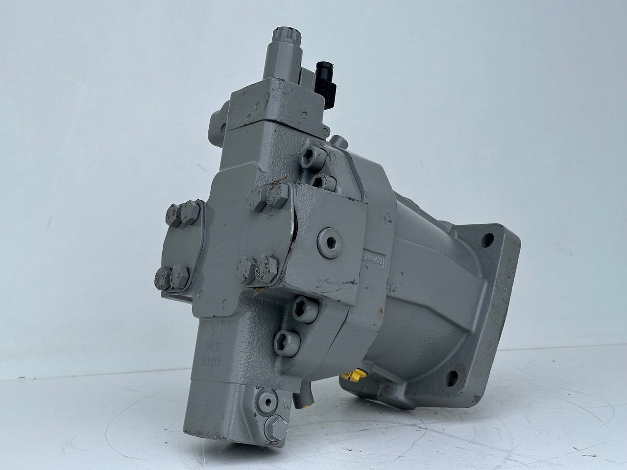 Liebherr Verstellmotor ID-Nr.510240108 - Hydromatik Rexroth Axialkolben-Verstellmotor Typ:A6VM140EP2D/63W-VZB017HB. #24338069# - Motor hidráulico por Guindaste sobre esteiras: foto 5 Liebherr Verstellmotor ID-Nr.510240108 - Hydromatik Rexroth Axialkolben-Verstellmotor Typ:A6VM140EP2D/63W-VZB017HB. #24338069# - Motor hidráulico por Guindaste sobre esteiras: foto 5