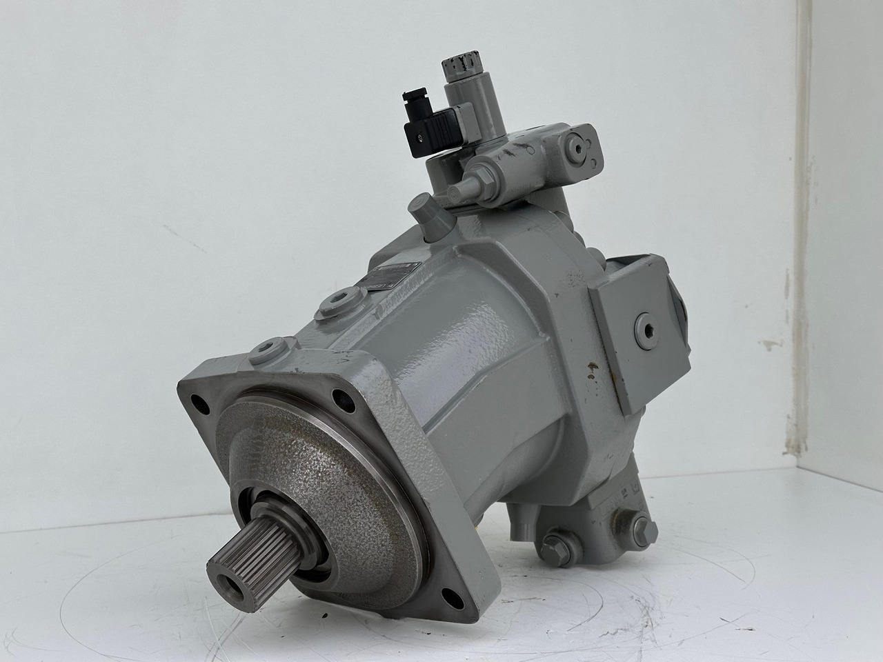Liebherr Verstellmotor ID-Nr.510240108 - Hydromatik Rexroth Axialkolben-Verstellmotor Typ:A6VM140EP2D/63W-VZB017HB. #24338070# - Motor hidráulico por Guindaste sobre esteiras: foto 1 Liebherr Verstellmotor ID-Nr.510240108 - Hydromatik Rexroth Axialkolben-Verstellmotor Typ:A6VM140EP2D/63W-VZB017HB. #24338070# - Motor hidráulico por Guindaste sobre esteiras: foto 1
