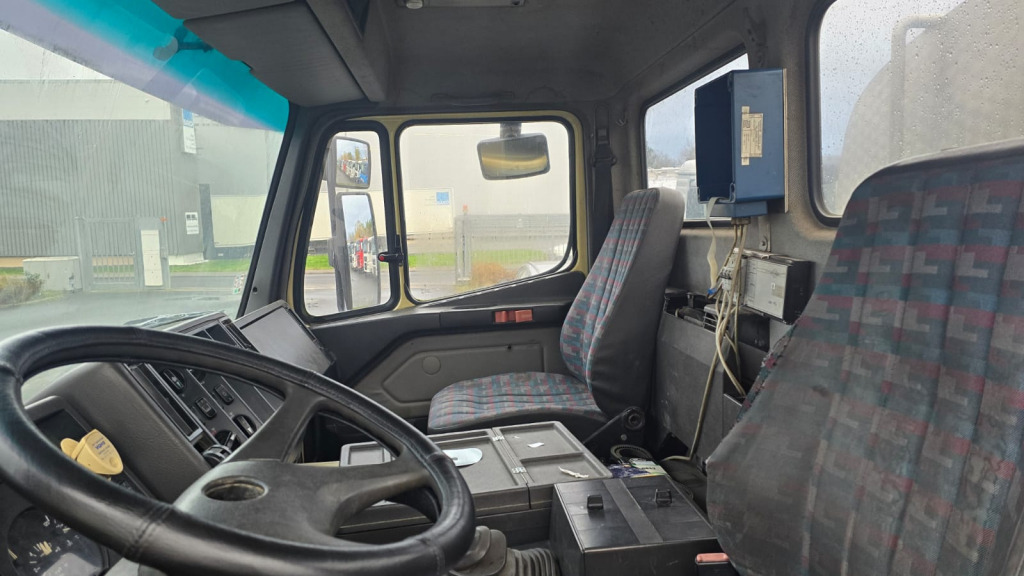 Mercedes Benz 1824 4x2 (Nr. 6217) - Caminhão tanque: foto 5 Mercedes Benz 1824 4x2 (Nr. 6217) - Caminhão tanque: foto 5