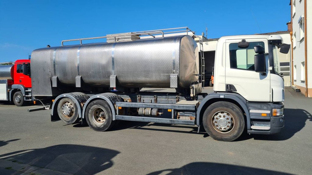Scania P 400 LB6X2 (Nr. 5185) - Caminhão tanque: foto 1 Scania P 400 LB6X2 (Nr. 5185) - Caminhão tanque: foto 1