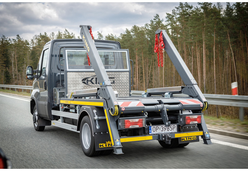 Iveco Daily 70C18 + KING Bramowiec / Skiploader / Absetzkipper - Camião multibenne: foto 1 Iveco Daily 70C18 + KING Bramowiec / Skiploader / Absetzkipper - Camião multibenne: foto 1