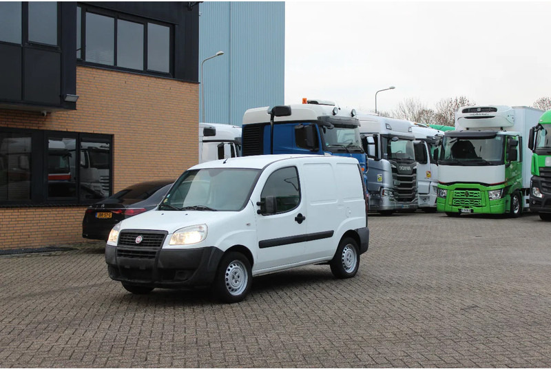 Fiat Doblò Cargo * manual * - Automóvel: foto 1 Fiat Doblò Cargo * manual * - Automóvel: foto 1