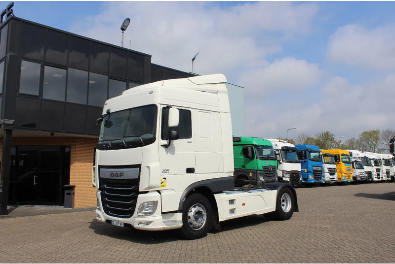 DAF XF 510 * RETARDER * 4X2 * - Tractor: foto 1 DAF XF 510 * RETARDER * 4X2 * - Tractor: foto 1