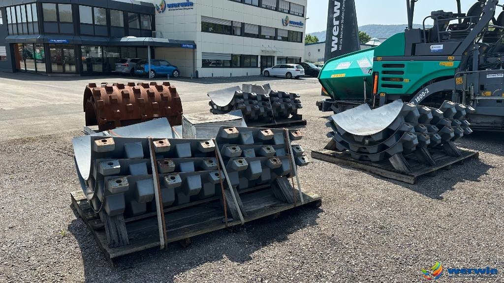Hamm HAMM + VOLVO Stampffußschalen - Peça de reposição por Rolo: foto 1 Hamm HAMM + VOLVO Stampffußschalen - Peça de reposição por Rolo: foto 1