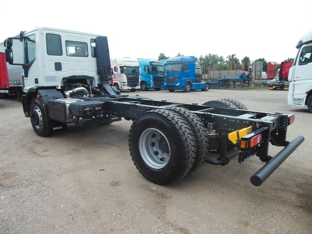 Iveco EUROCARGO ML 180E28/P, PTO - Camião chassi: foto 4 Iveco EUROCARGO ML 180E28/P, PTO - Camião chassi: foto 4
