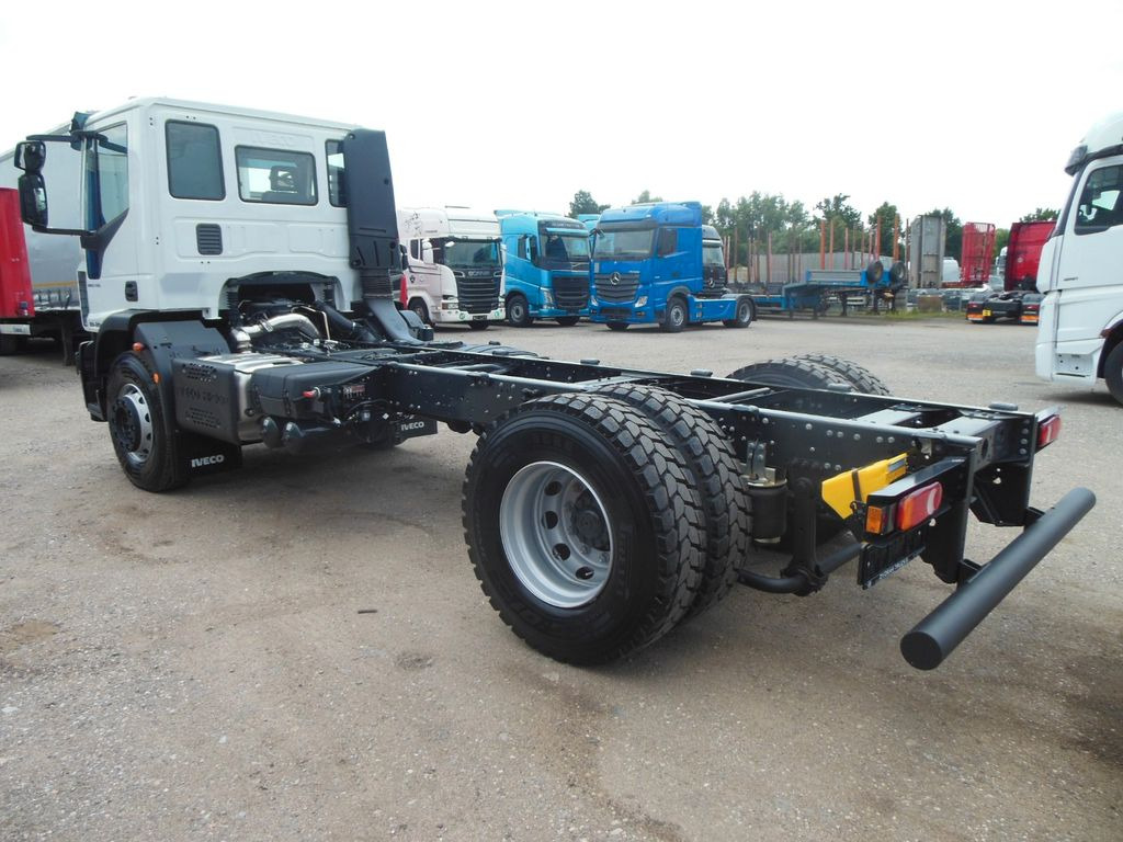 Iveco EUROCARGO ML 180E28/P, PTO - Camião chassi: foto 4 Iveco EUROCARGO ML 180E28/P, PTO - Camião chassi: foto 4