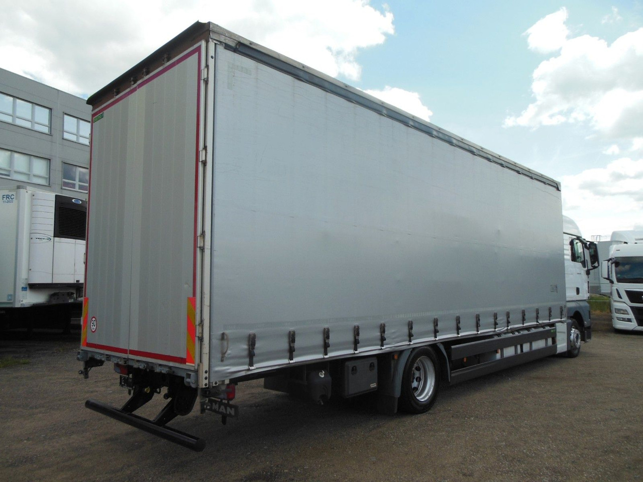 MAN TGX 18.460, XLX, VOLL LUFT, PRITSCHE 9,2M, TOP!! - Camião de lona: foto 3 MAN TGX 18.460, XLX, VOLL LUFT, PRITSCHE 9,2M, TOP!! - Camião de lona: foto 3