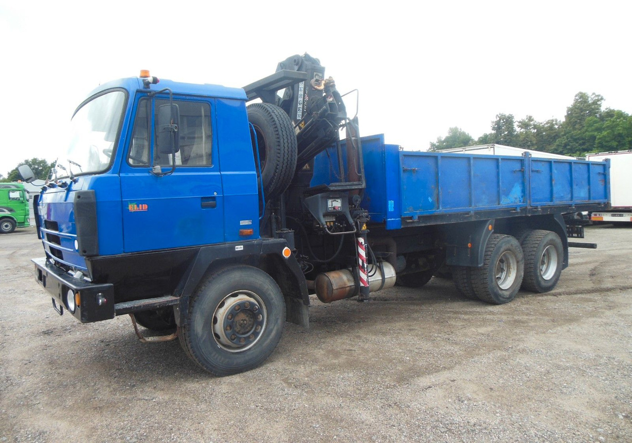 Tatra T 815, 6X6, HIAB 144 B - 3 DUO - Camião de caixa aberta/ Plataforma, Camião grua: foto 1 Tatra T 815, 6X6, HIAB 144 B - 3 DUO - Camião de caixa aberta/ Plataforma, Camião grua: foto 1