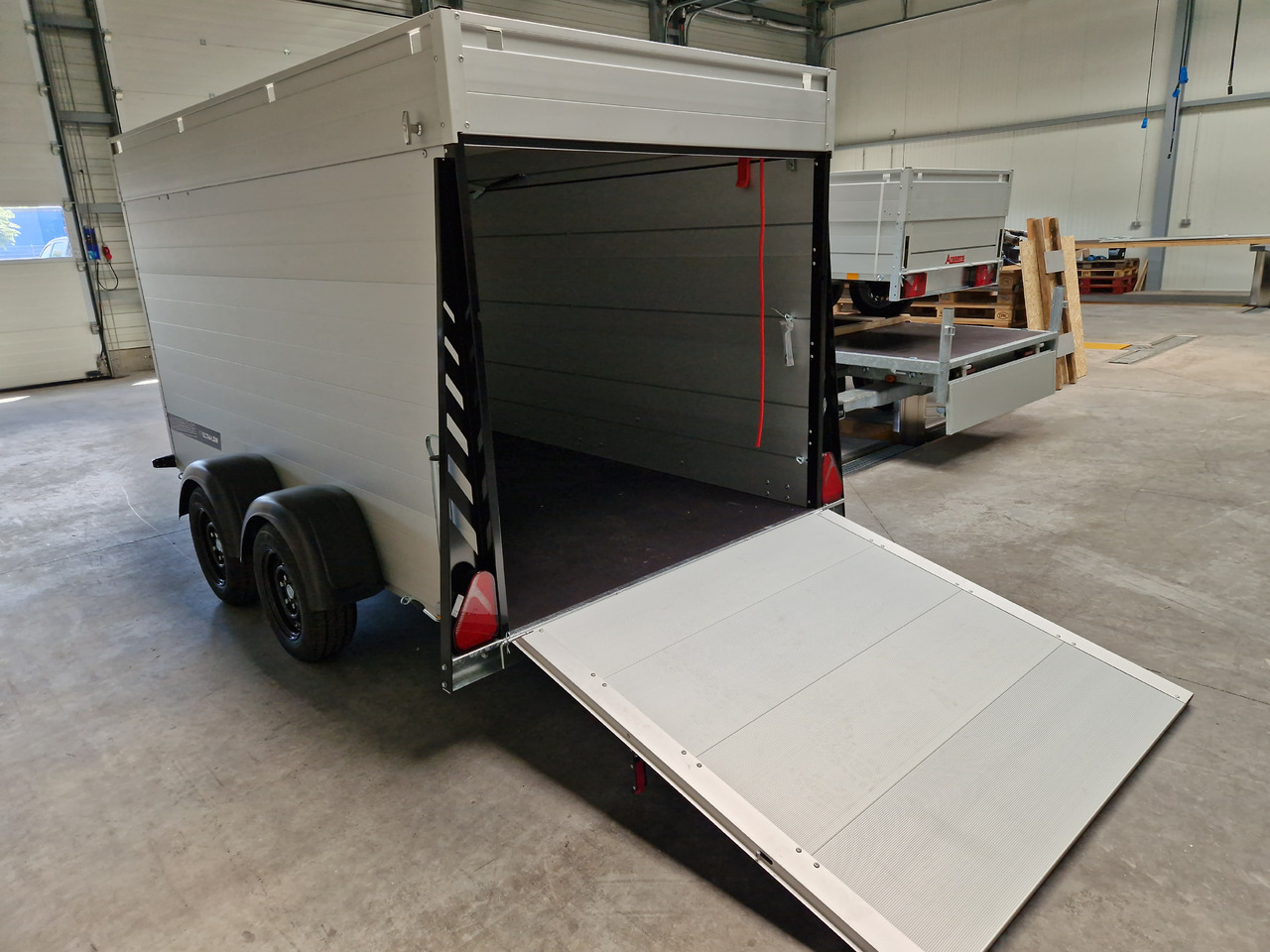 ALUBOXX Deckelanhänger GTB 2500 VT3 Ultra Low Tandem 2500kg - Reboque furgão: foto 3 ALUBOXX Deckelanhänger GTB 2500 VT3 Ultra Low Tandem 2500kg - Reboque furgão: foto 3