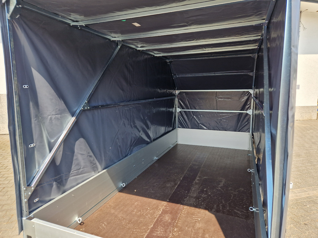 Aluliner Planen Anhänger GTB 1200 301x126x150cm +Hochplane grau schräg (M) 1200kg Aktion - Reboque para carros: foto 4 Aluliner Planen Anhänger GTB 1200 301x126x150cm +Hochplane grau schräg (M) 1200kg Aktion - Reboque para carros: foto 4