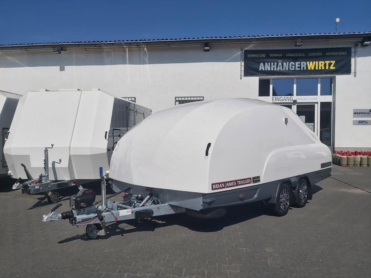 BJT Race Shuttle 2 430x195x150cm ankippbar Rampen Alufelgen dark Seilwinde 100km/H 2600kg Modell 24 - Reboque transporte de veículos: foto 4 BJT Race Shuttle 2 430x195x150cm ankippbar Rampen Alufelgen dark Seilwinde 100km/H 2600kg Modell 24 - Reboque transporte de veículos: foto 4