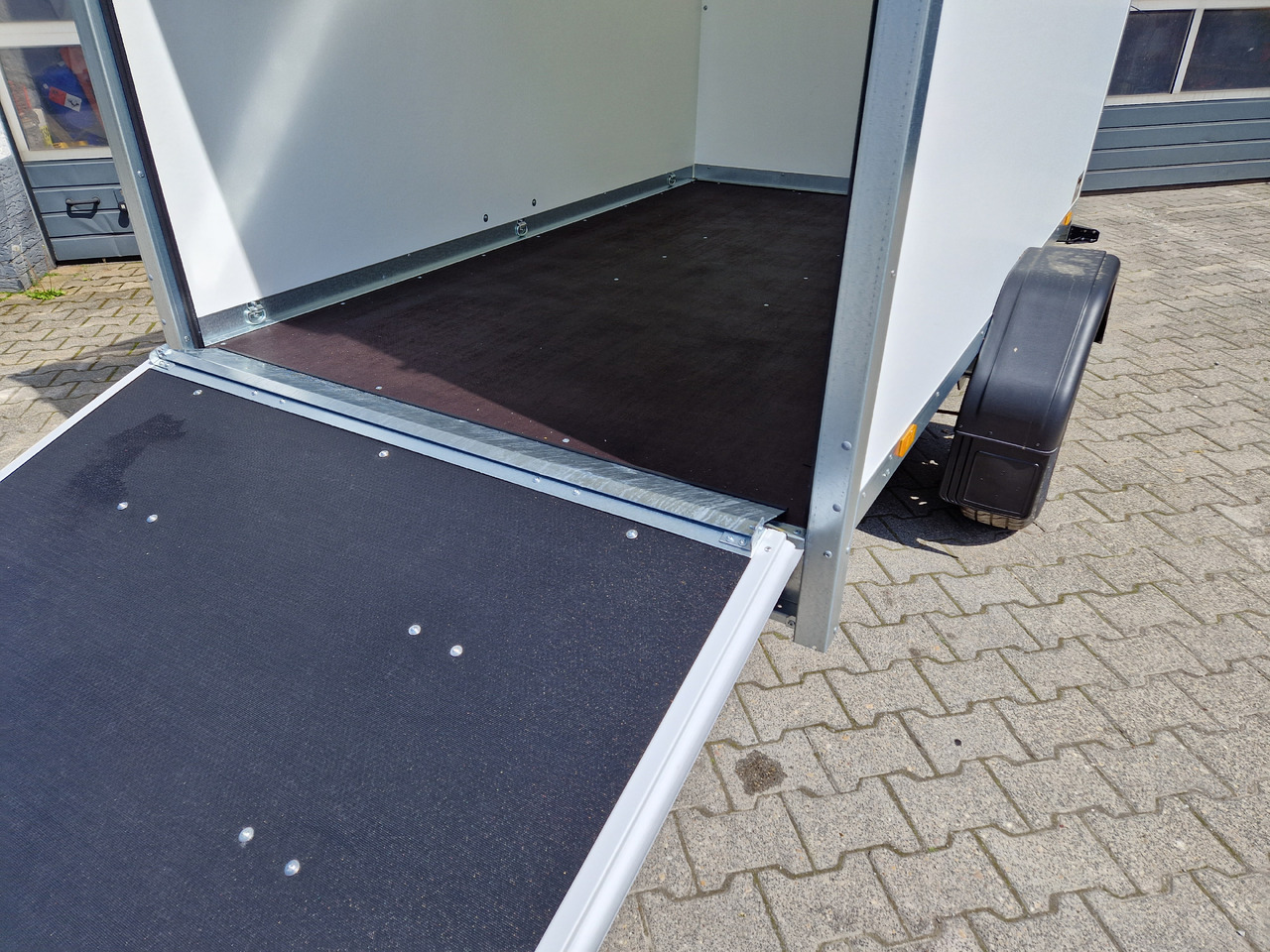 Brenderup Cargo Dynamic CD260 BD R 260x150x185 Heckrampe Wabenwände (S) 1300kg - Reboque furgão: foto 4 Brenderup Cargo Dynamic CD260 BD R 260x150x185 Heckrampe Wabenwände (S) 1300kg - Reboque furgão: foto 4