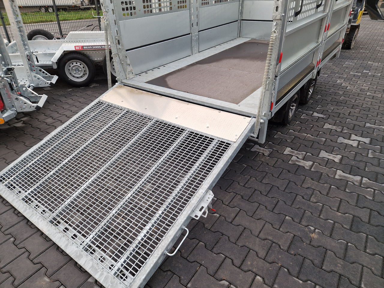 Brian James Trailer Connect 310x188cm black Premium Greenkeeper Alufelgen Tandem 10" 3000kg - Reboque plataforma/ Caixa aberta: foto 3 Brian James Trailer Connect 310x188cm black Premium Greenkeeper Alufelgen Tandem 10" 3000kg - Reboque plataforma/ Caixa aberta: foto 3