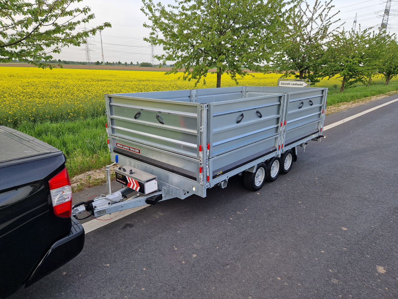 Reboque basculante Brian James Trailer Tipper 526-4020 400x200x100cm Aufsatz elek. blackline LED Tridem 3500kg Aktion: foto 14 Reboque basculante Brian James Trailer Tipper 526-4020 400x200x100cm Aufsatz elek. blackline LED Tridem 3500kg Aktion: foto 14