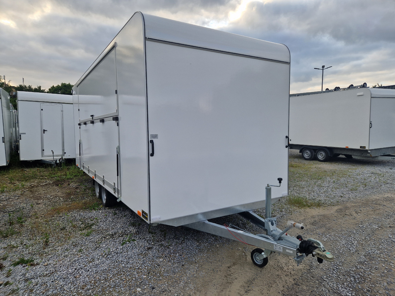 Event Trailer Koffer TWSP M 600T.01 600x220x217cm Seitenklappe Treppe Tür 230V Licht IL 2700kg 100 - Roulote bar: foto 5 Event Trailer Koffer TWSP M 600T.01 600x220x217cm Seitenklappe Treppe Tür 230V Licht IL 2700kg 100 - Roulote bar: foto 5