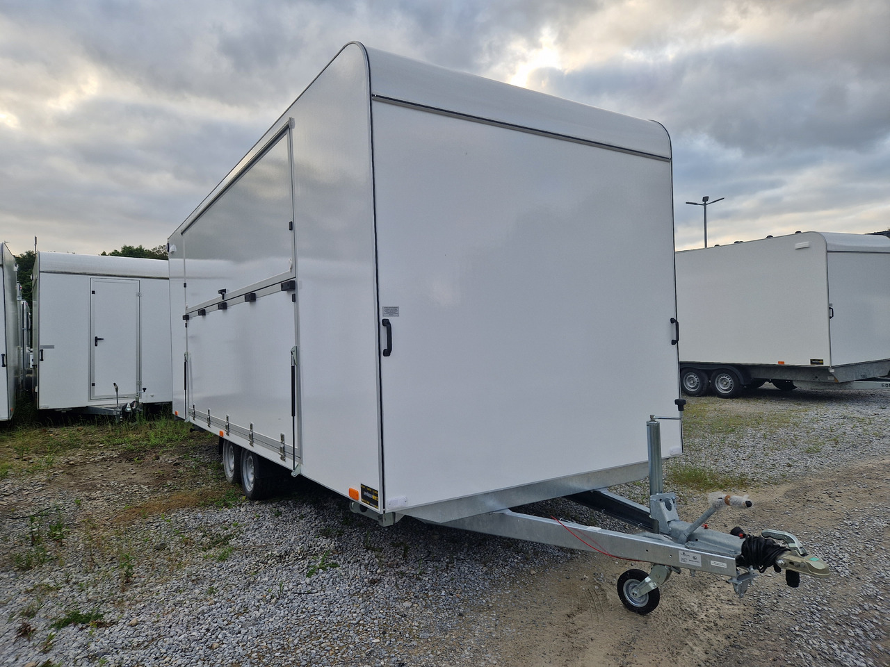 Event Trailer Koffer TWSP M 600T.01 600x220x217cm Seitenklappe Treppe Tür 230V Licht IL 2700kg 100 - Roulote bar: foto 1 Event Trailer Koffer TWSP M 600T.01 600x220x217cm Seitenklappe Treppe Tür 230V Licht IL 2700kg 100 - Roulote bar: foto 1