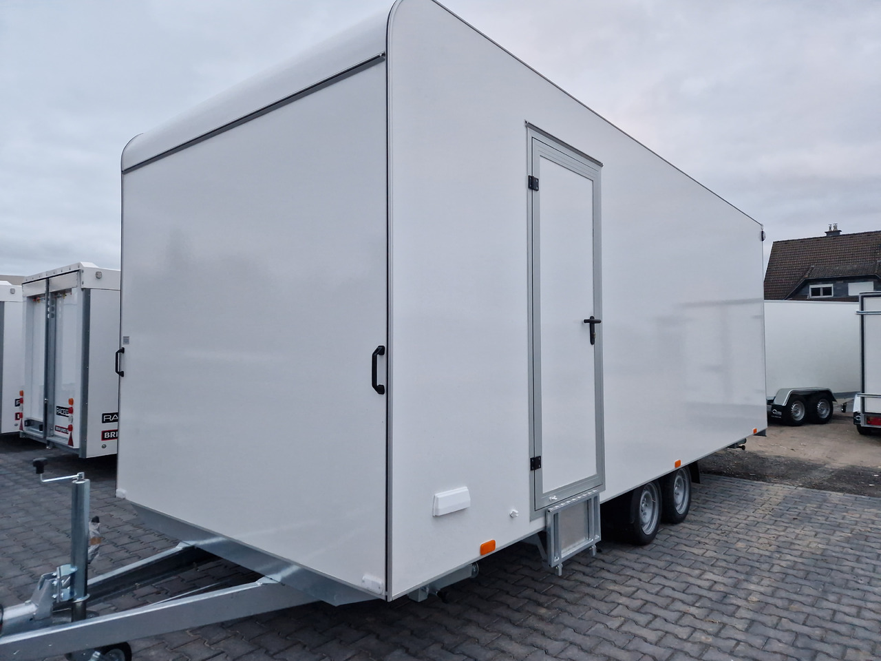 Event Trailer Koffer TWSP M 600T.01 600x230x217cm extrabreit Treppe 230V Licht 2700kg - Roulote bar: foto 3 Event Trailer Koffer TWSP M 600T.01 600x230x217cm extrabreit Treppe 230V Licht 2700kg - Roulote bar: foto 3