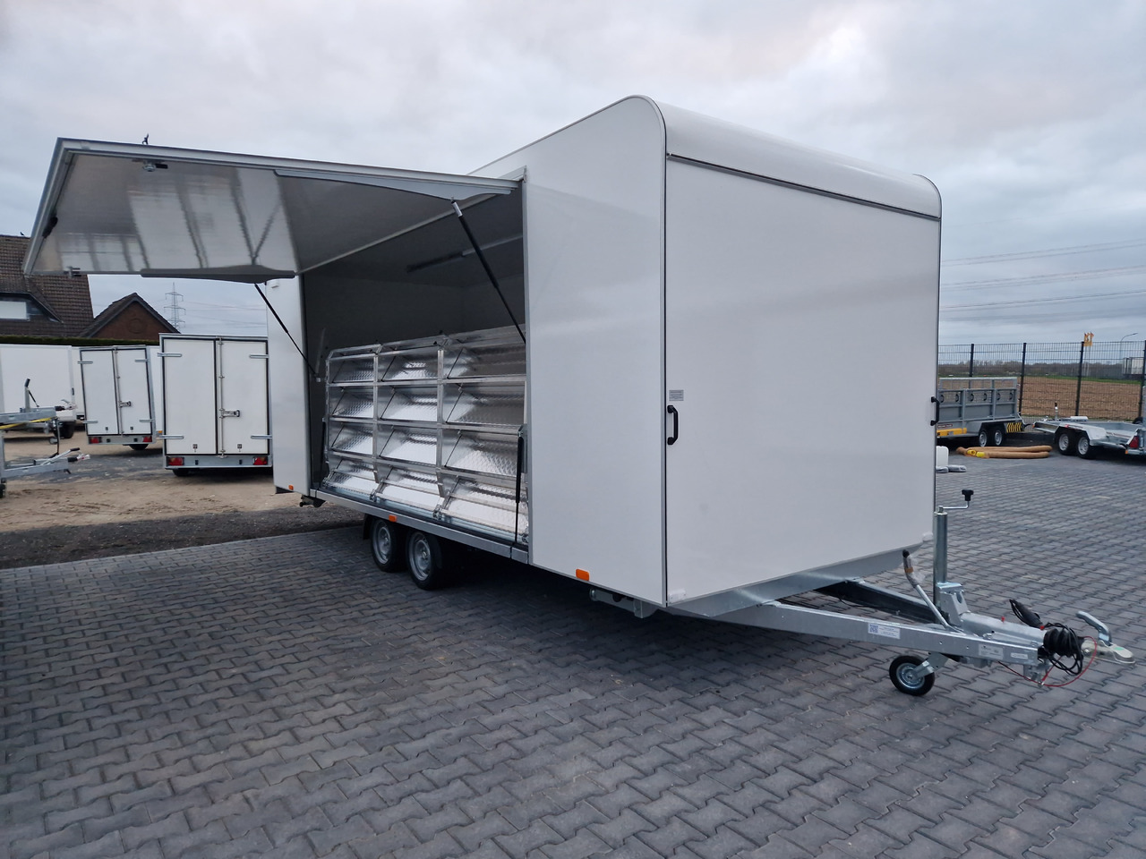Event Trailer Koffer TWSP M 600T.01 600x230x217cm extrabreit Treppe 230V Licht 2700kg - Roulote bar: foto 2 Event Trailer Koffer TWSP M 600T.01 600x230x217cm extrabreit Treppe 230V Licht 2700kg - Roulote bar: foto 2