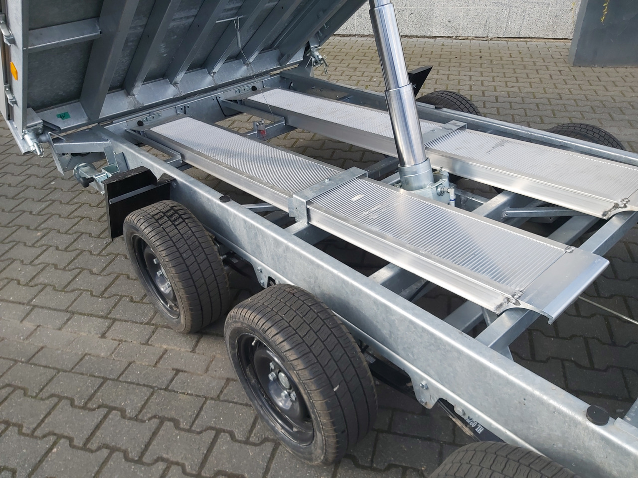 Reboque basculante Hapert COBALT HM-3 405x200x30cm Ferro Elektro + NHP Rampen Heckstützen Tridem 3500kg Abverkauf: foto 10