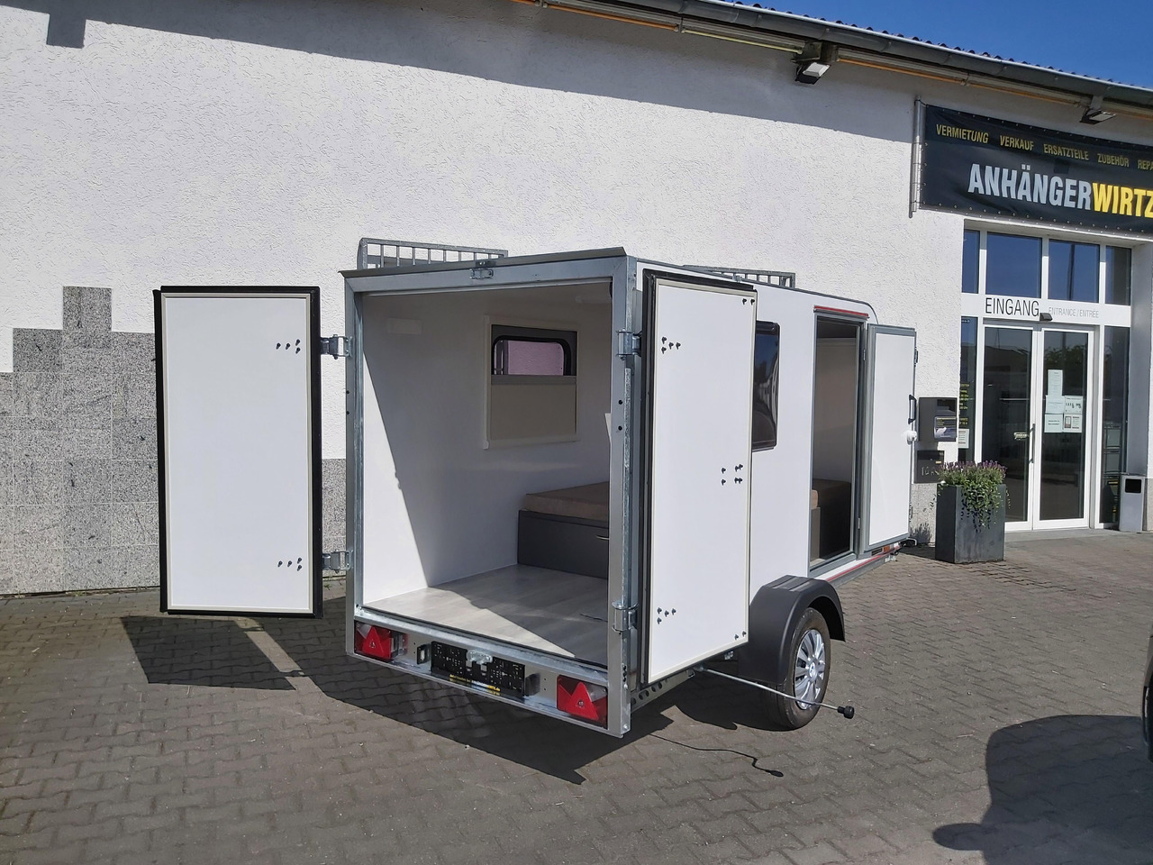 Kargo Camp TFS S Midi 320x150x150cm aero LUX Bett Fenster Seitentür Dachluke Strom 750kg Bremse 2024 - Caravana: foto 5 Kargo Camp TFS S Midi 320x150x150cm aero LUX Bett Fenster Seitentür Dachluke Strom 750kg Bremse 2024 - Caravana: foto 5