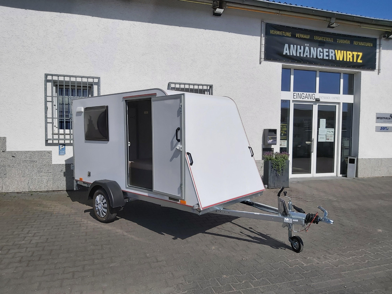 Kargo Camp TFS S Midi 320x150x150cm aero LUX Bett Fenster Seitentür Dachluke Strom 750kg Bremse 2024 - Caravana: foto 1 Kargo Camp TFS S Midi 320x150x150cm aero LUX Bett Fenster Seitentür Dachluke Strom 750kg Bremse 2024 - Caravana: foto 1