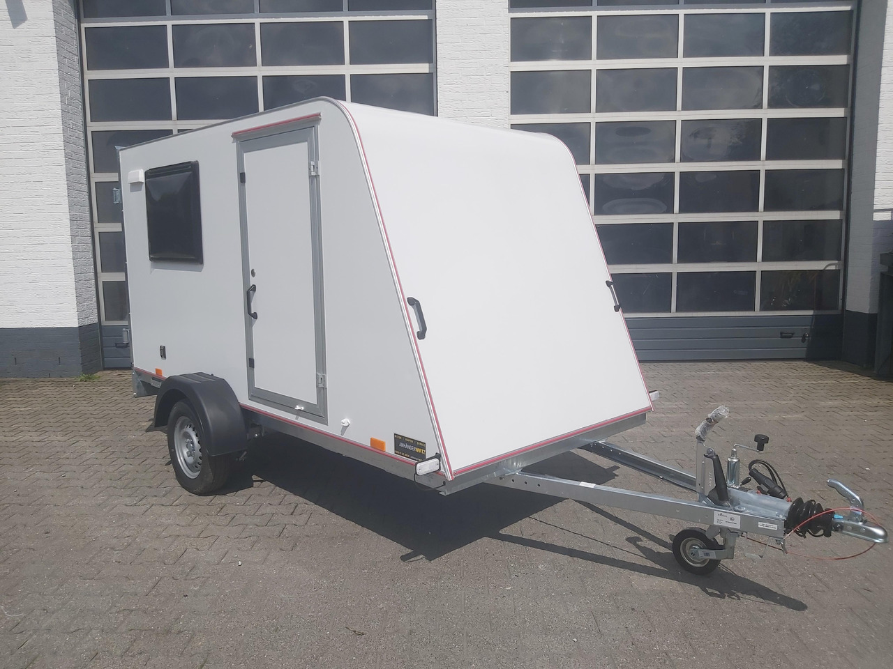 Kargo Camp TFS S Midi 320x150x150cm aero Seitentür Fenster Strom 230V (S) 750kg gebremst Modell 22 - Caravana: foto 1 Kargo Camp TFS S Midi 320x150x150cm aero Seitentür Fenster Strom 230V (S) 750kg gebremst Modell 22 - Caravana: foto 1