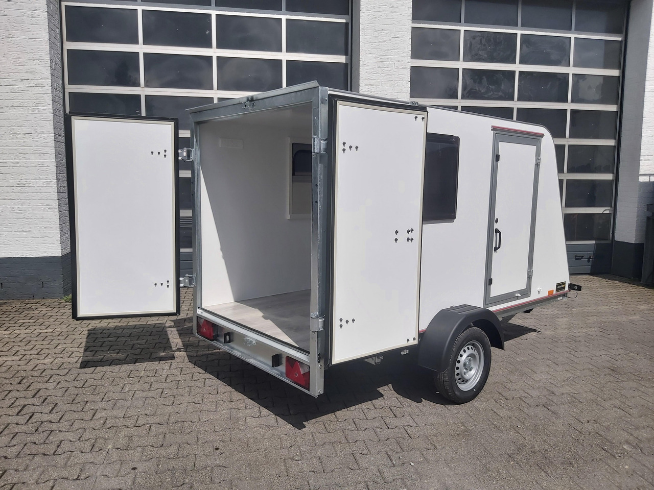 Kargo Camp TFS S Midi 320x150x150cm aero Seitentür Fenster Strom 230V (S) 750kg gebremst Modell 22 - Caravana: foto 2 Kargo Camp TFS S Midi 320x150x150cm aero Seitentür Fenster Strom 230V (S) 750kg gebremst Modell 22 - Caravana: foto 2