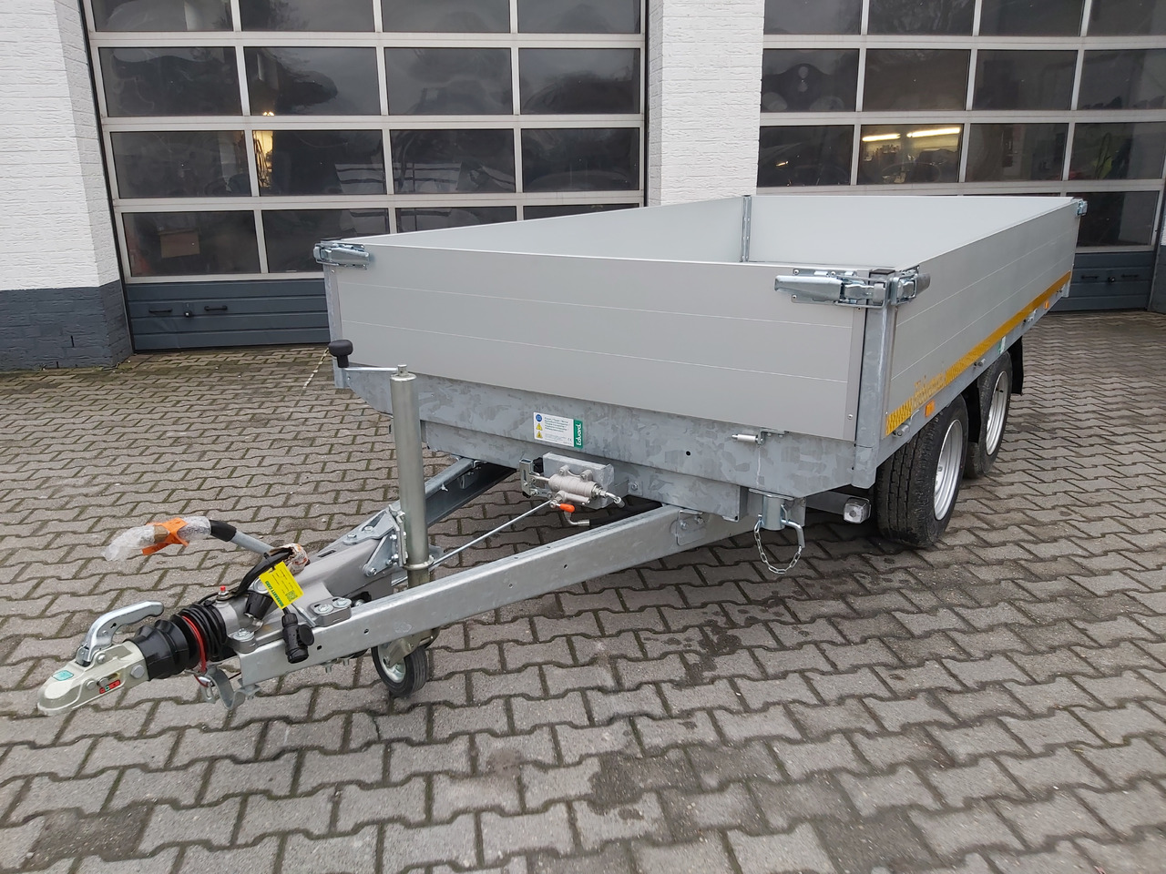 Kipper 330x180x40cm Elektrisch+Notpumpe Profi Rahmen+ (L) 3500kg Abverkauf 2te Wahl - Reboque basculante: foto 3 Kipper 330x180x40cm Elektrisch+Notpumpe Profi Rahmen+ (L) 3500kg Abverkauf 2te Wahl - Reboque basculante: foto 3