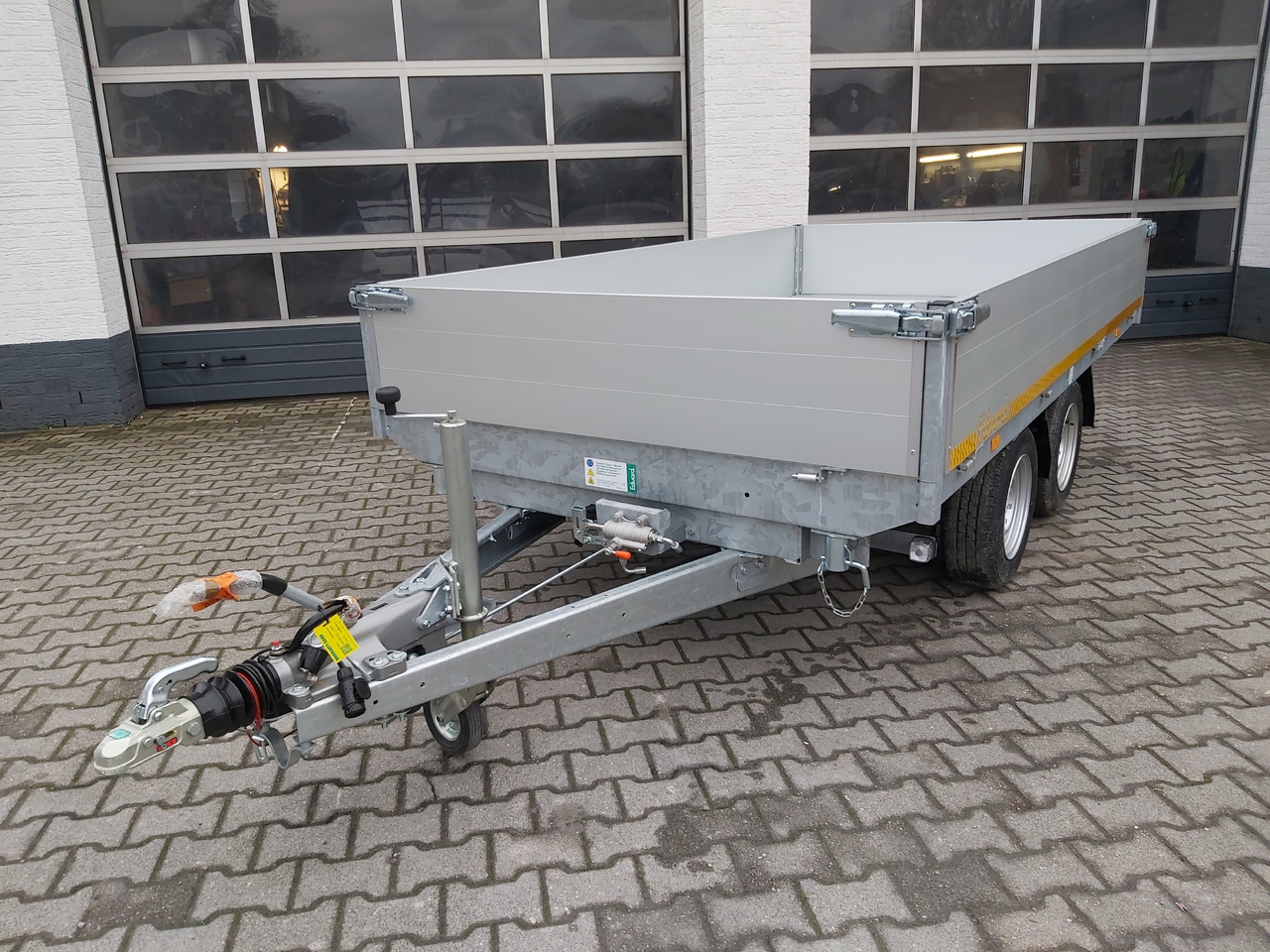 Kipper 330x180x40cm Elektrisch+Notpumpe Profi Rahmen+ (L) 3500kg Abverkauf 2te Wahl - Reboque basculante: foto 4 Kipper 330x180x40cm Elektrisch+Notpumpe Profi Rahmen+ (L) 3500kg Abverkauf 2te Wahl - Reboque basculante: foto 4