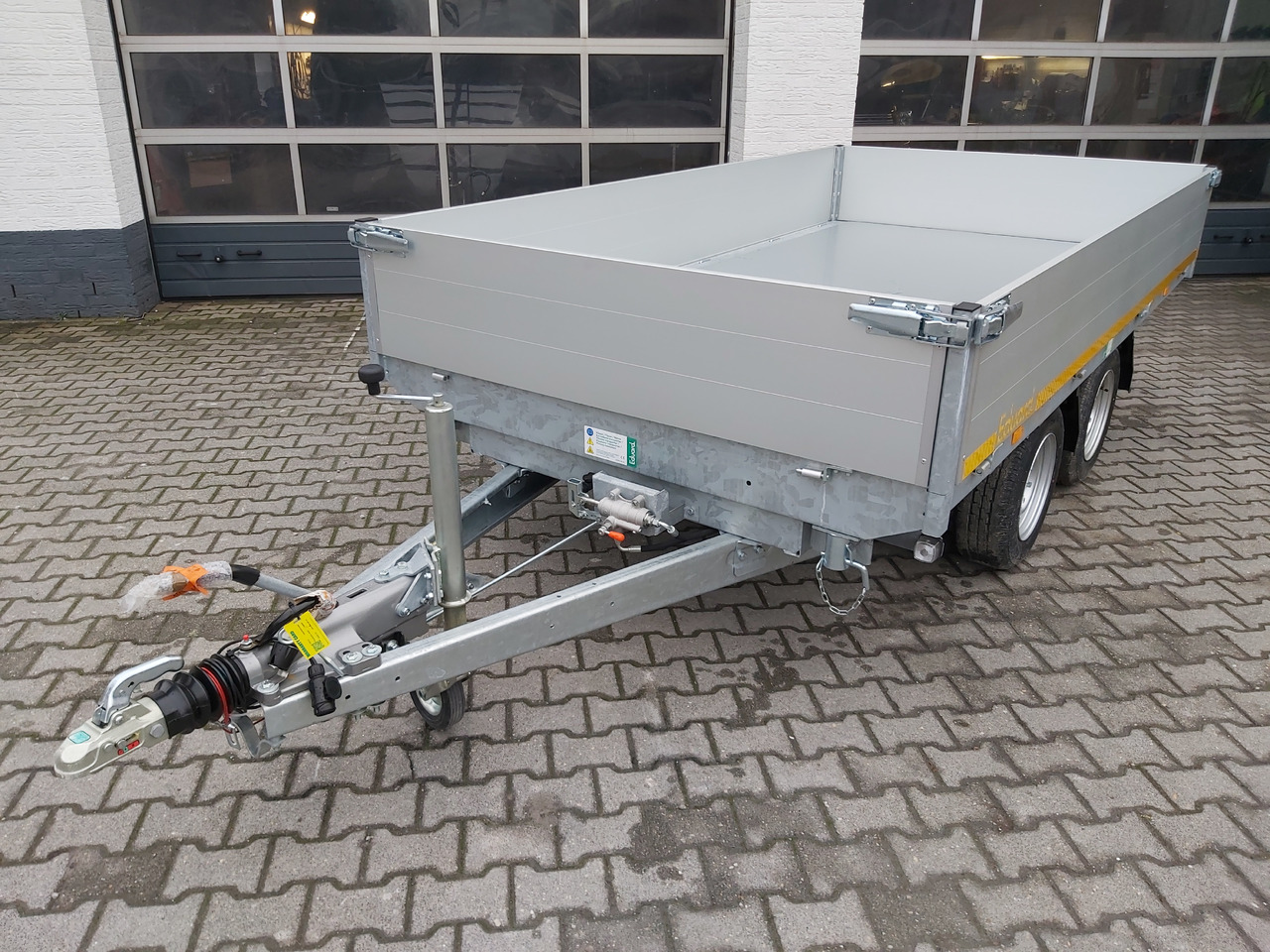 Kipper 330x180x40cm Elektrisch+Notpumpe Profi Rahmen+ (L) 3500kg Abverkauf 2te Wahl - Reboque basculante: foto 2 Kipper 330x180x40cm Elektrisch+Notpumpe Profi Rahmen+ (L) 3500kg Abverkauf 2te Wahl - Reboque basculante: foto 2