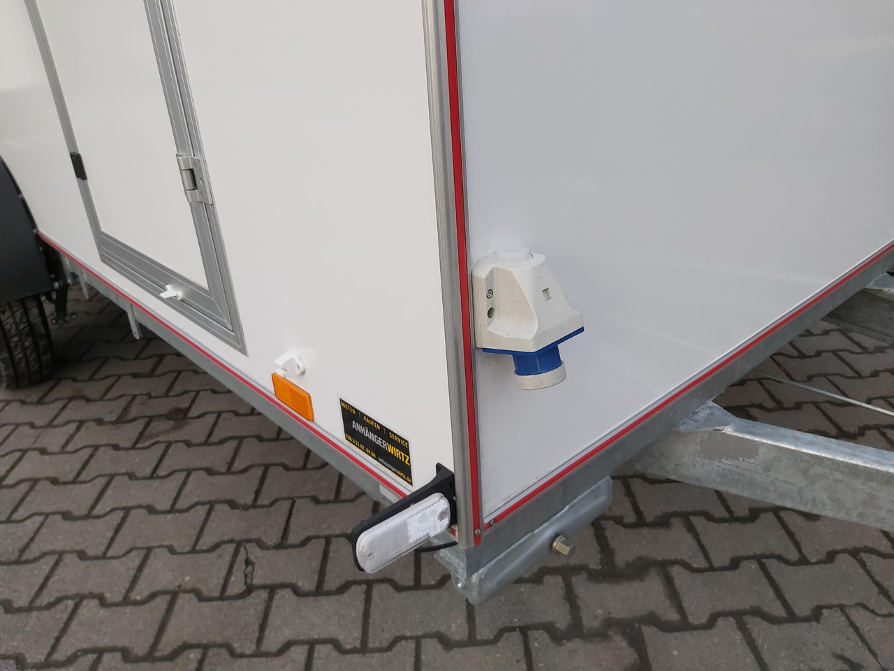 Koffer Sport Camp TFS 360.00 360x180x190cm aero Seitentür 2 Fenster+ DL IL 230V 1300kg 100km/H - Caravana: foto 5 Koffer Sport Camp TFS 360.00 360x180x190cm aero Seitentür 2 Fenster+ DL IL 230V 1300kg 100km/H - Caravana: foto 5