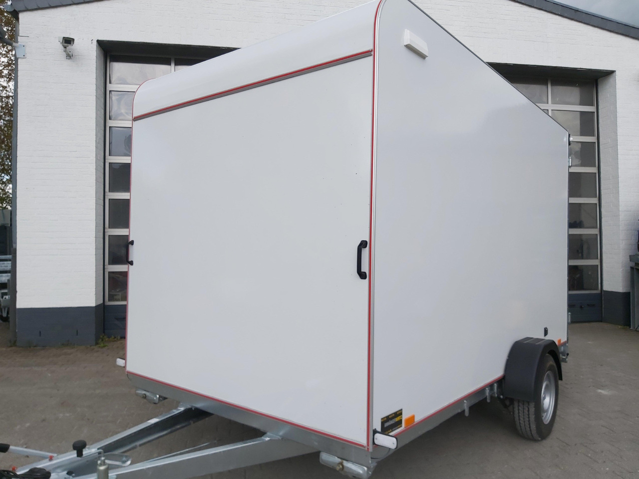 Koffer Sport Camp TFS 360.00 360x200x210cm aero Seitentür Fenster Bett (L) 1300kg 100km/H - Caravana: foto 4 Koffer Sport Camp TFS 360.00 360x200x210cm aero Seitentür Fenster Bett (L) 1300kg 100km/H - Caravana: foto 4