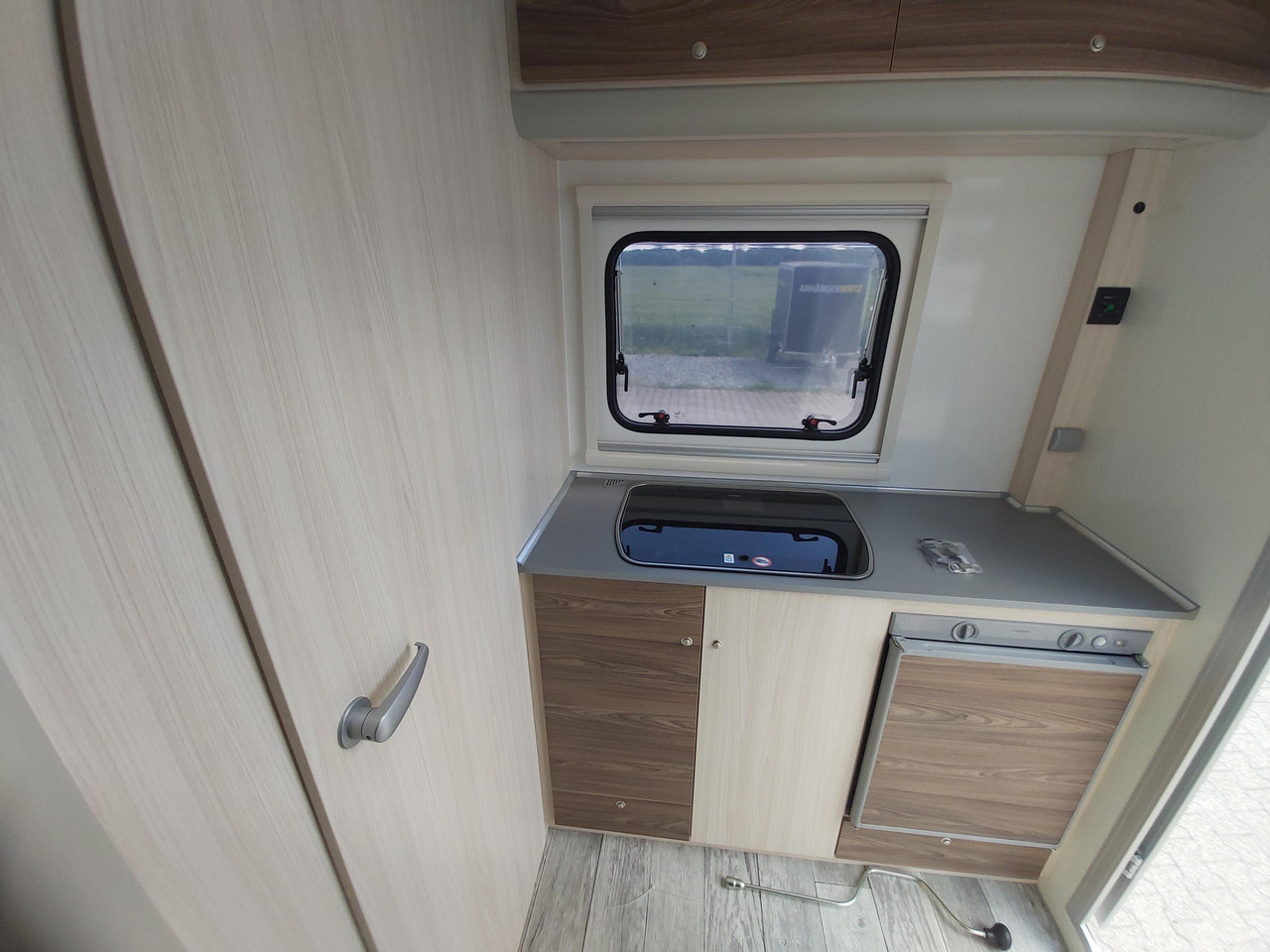 Roulote bar Koffer Sport Camp TFS 550.01 550x200x210cm Heckrampe Wohnabteil Premium 100km/H 2700kg AKTION: foto 11